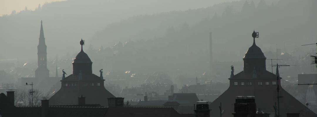 Stadt bewölkt mit Feinstaub