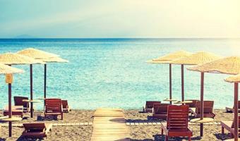 Liegestuehle am Strand